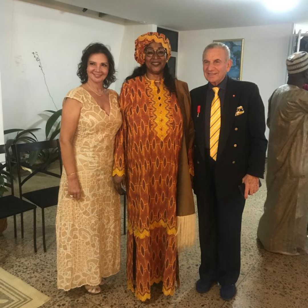 Leia mais sobre o artigo A Academia Internacional de Cultura (AIC) e a Embaixada da República de Senegal homenageiam mulheres na Solenidade de entrega do Troféu Mulher 2022 e a Mostra Cultural Senegalesa.